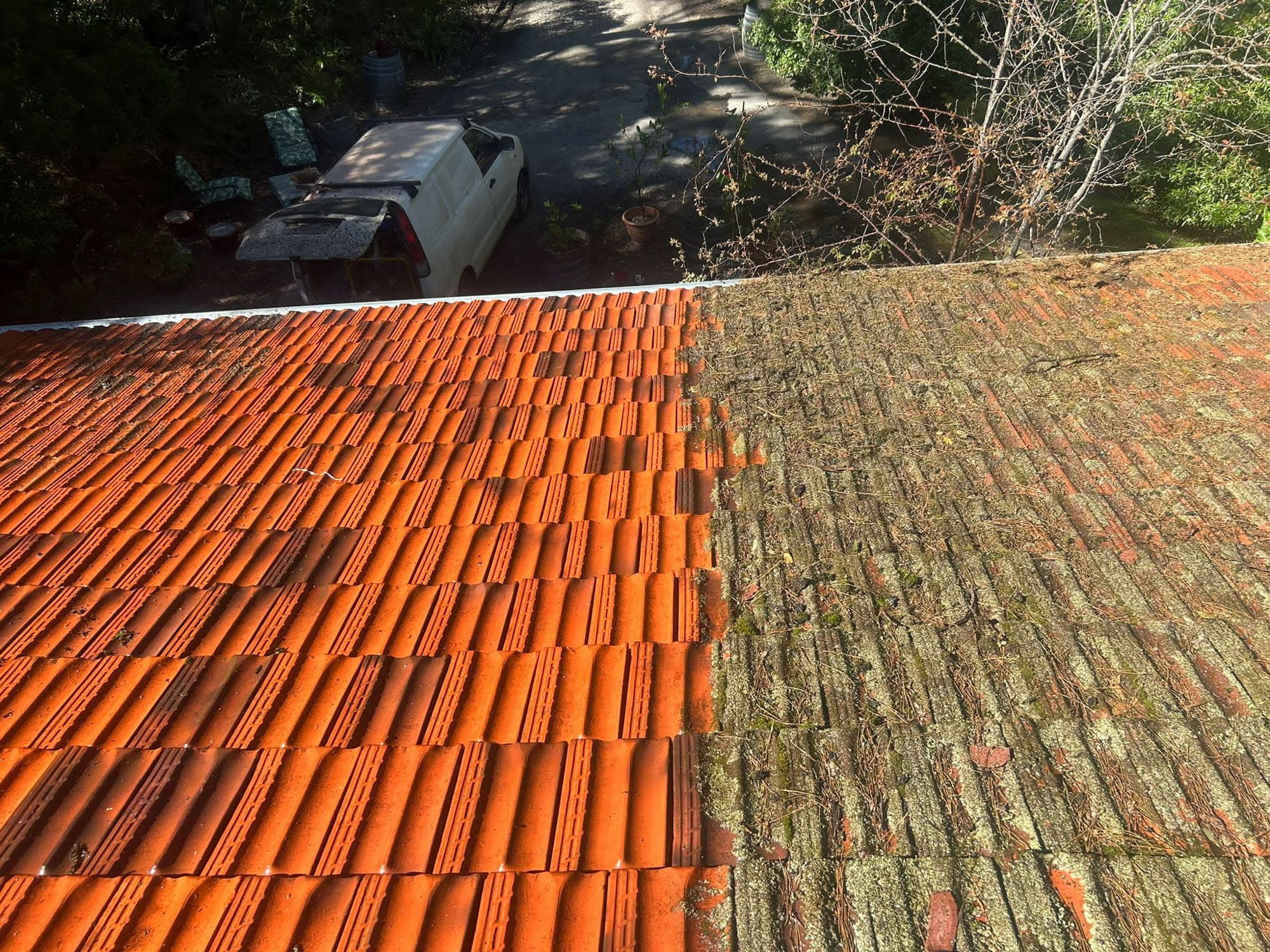 terracotta-roof-restoration-before-and-after-pressure-cleaning